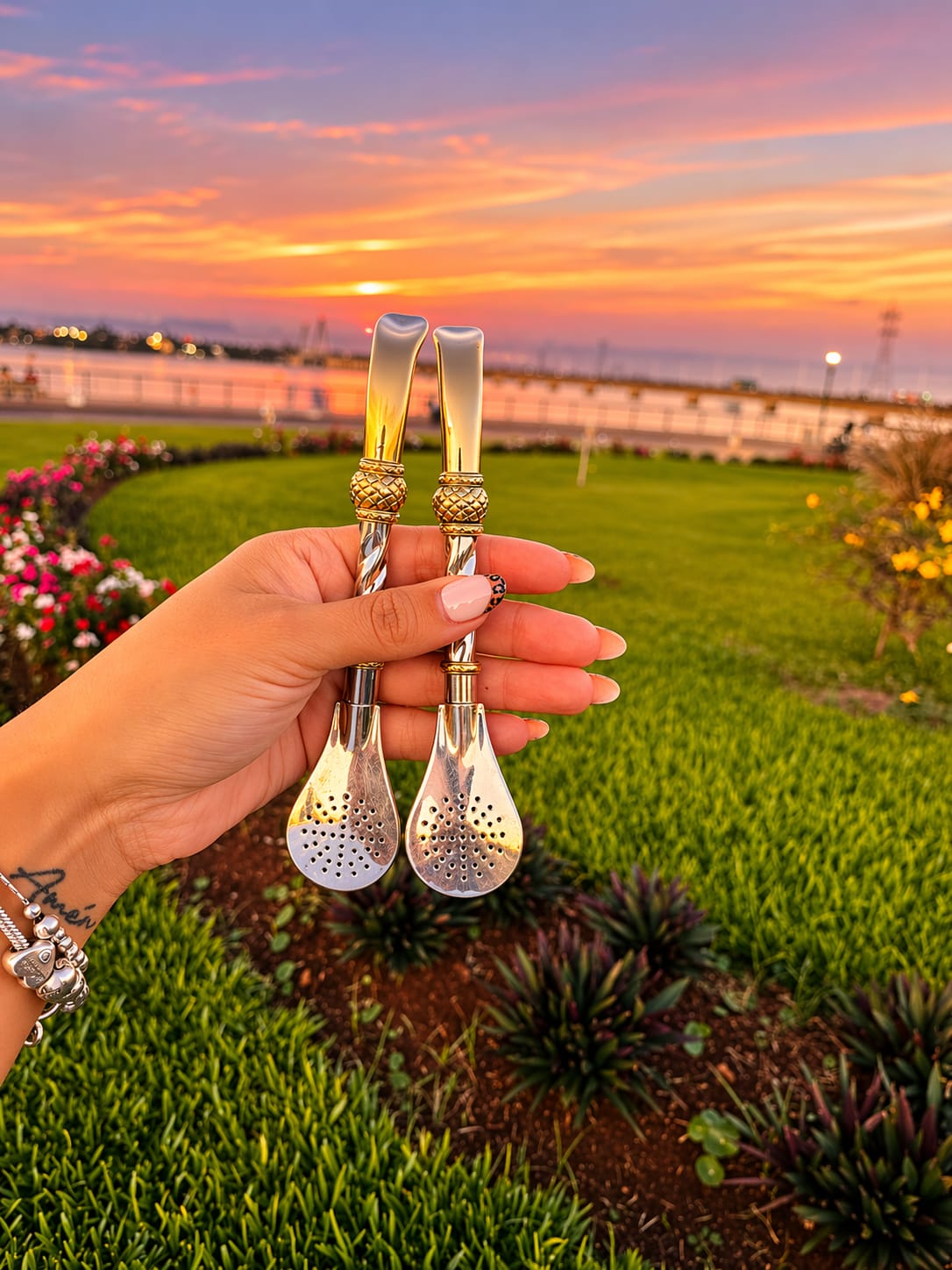 Mate de Yeryos sostenido al atardecer, Garupá